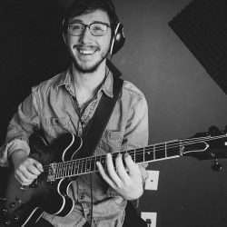 Mathew Mozzoni – Guitar instructor at Lesson With You Mathew Mozzoni - Guitar instructor at Lesson With You